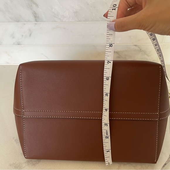 BWNT Authentic Burberry 2021 Runway Small Soft Pocket Tote, in tan - Picture 13 of 16